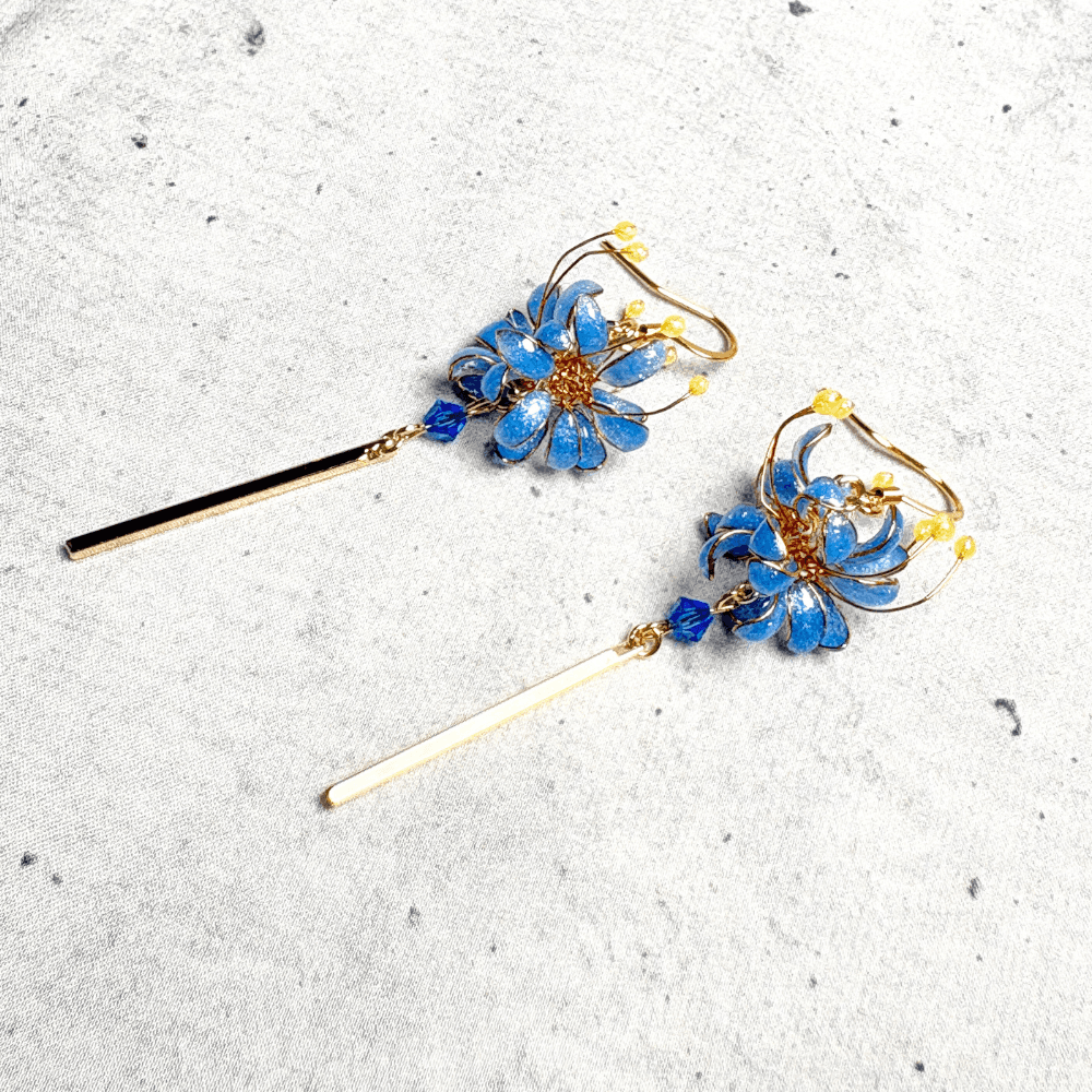 【彼岸花/曼珠沙華】ピアス ブルー/サージカルステンレス/金属アレルギー対応/揺れるデザイン/受注生産 | 7枚目